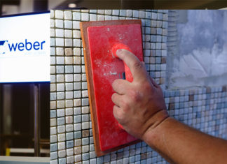 Płytki na podłodze w łazience lub kuchni. O czym pamiętać?