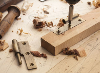 Dlaczego warto zdecydować się na meble wykonane z litego drewna