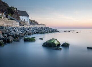 Czy można powiesić telewizor na karton gipsie?