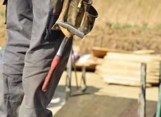 Ile gwoździ na m2 deskowania? Ile gwoździ na m2 deskowania?