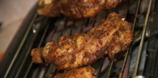 Jak grillować na grillu gazowym z pokrywą?