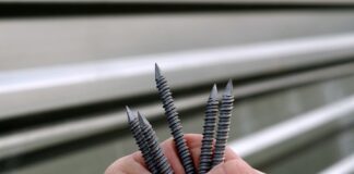 Czym Mocować łaty do krokwi?