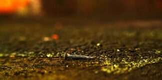 Jaki otwór pod wkręt samogwintujący?