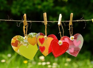 Jak powiesić zdjęcia na ścianie bez wiercenia?