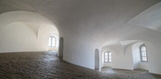 Co najpierw sufit czy skosy?