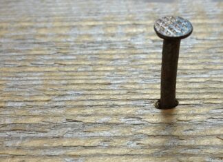 Jak wbić gwóźdź?