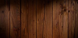 Czy można zrobić konstrukcję z mokrego drewna?