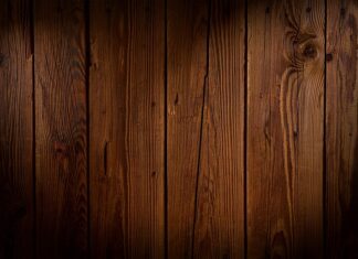 Czy można zrobić konstrukcję z mokrego drewna?